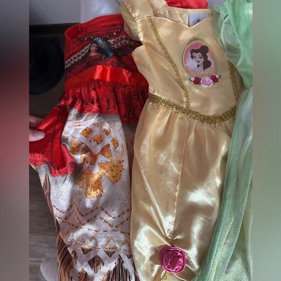 Disney princess dress up lot - Picture 2 of 5